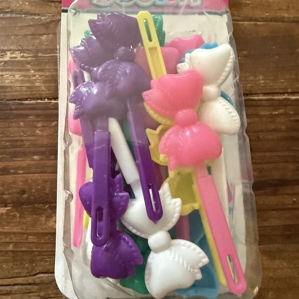 Stylin' Girls 30 Bow Barrettes Sealed Hair Clips Colorful Plastic NOS 2010s